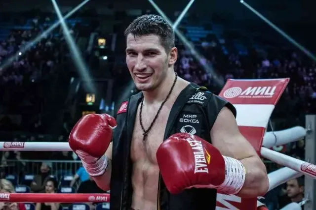 Папин нокаутировал Файфера и стал претендентом на титул WBC