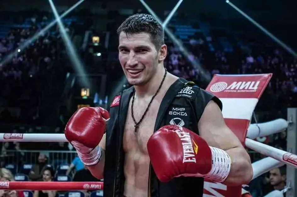 Папин нокаутировал Файфера и стал претендентом на титул WBC