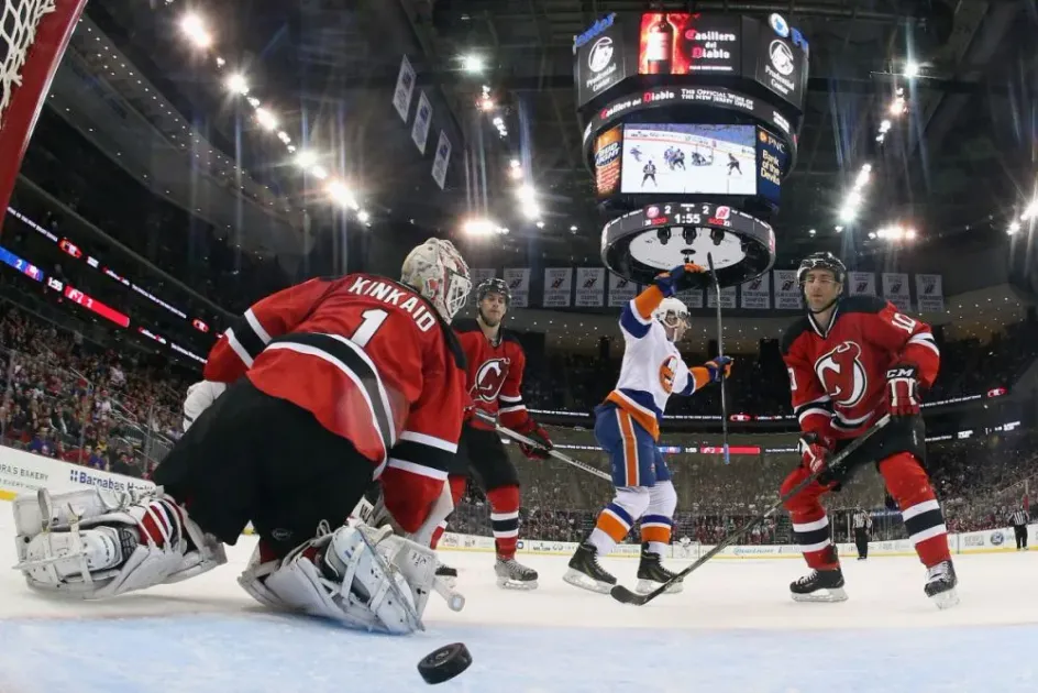 «Нью-Джерси» принимают «Айлендерс» в матче НХЛ «Нью-Джерси» принимают «Айлендерс» в матче НХЛ