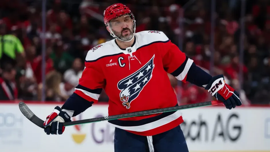 Овечкин рассказал, почему решил продолжть карьеру хоккеиста в 40 лет Овечкин рассказал, почему решил продолжть карьеру хоккеиста в 40 лет