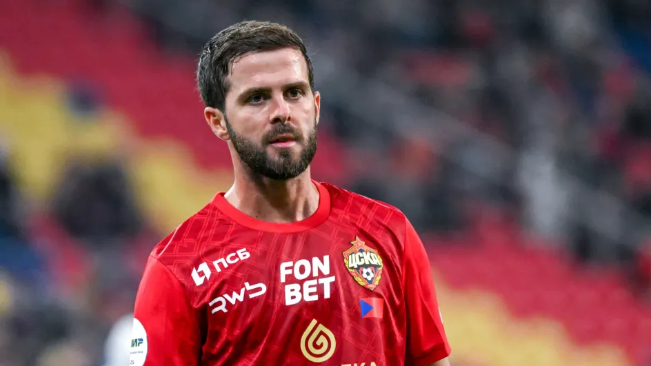 Миралем Пьянич официально завершил карьеру Миралем Пьянич официально завершил карьеру