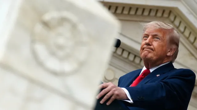 Горячая новость | Дональд Трамп выразил соболезнования после смерти Клод Лемье