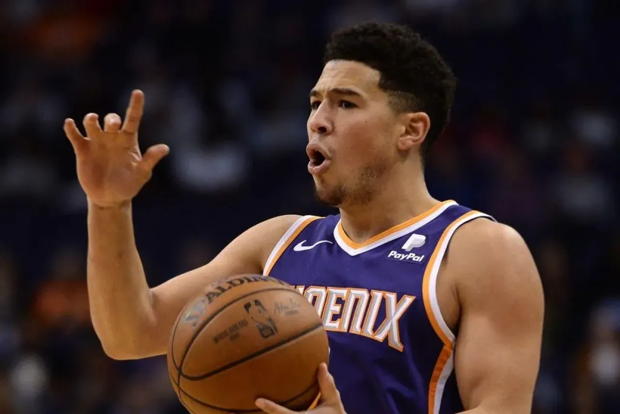 Кевин букер баскетбол. Марианские лазни фото. Девин рэтрей (базз. Devin 3. Booker баскетболист.