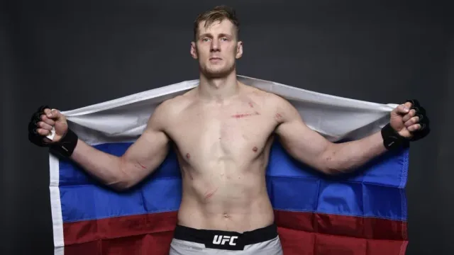 Александр Волков заработал 96 тысяч $ за поражение от Гана на турнире UFC