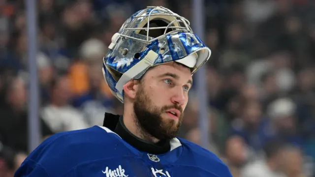 Горячая новость | Энтони Столарц пропустил матч после попадания шайбы в горло