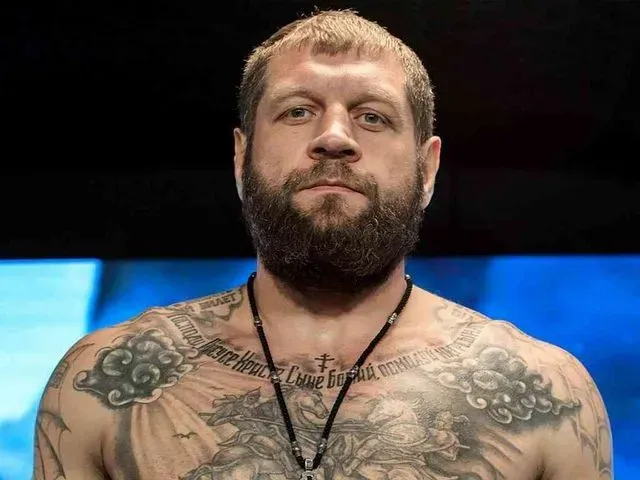 Александр Емельяненко прервал молчание в соцсетях