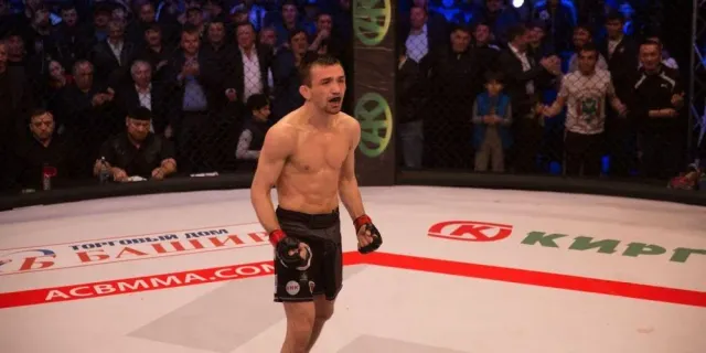 Россиянин Аскар Аскаров провалил взвешивание перед боем с Бенавидесом на «UFC 259»