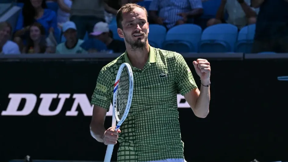 Медведев не смог улететь из ОАЭ после победы на турнире в Дубае