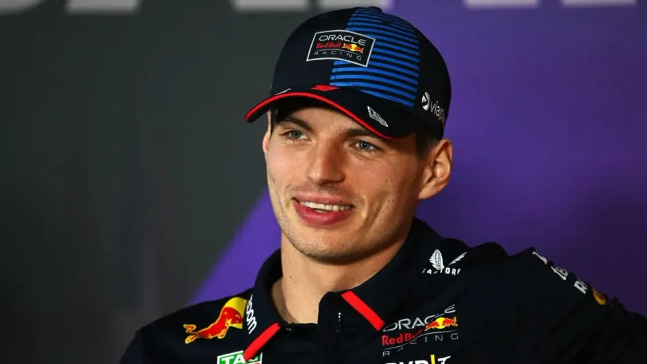 Дэймон Хилл: Велика вероятность, что Ферстаппен уйдёт в Aston Martin Дэймон Хилл: Велика вероятность, что Ферстаппен уйдёт в Aston Martin