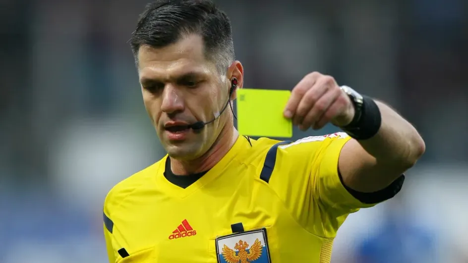 Экс-арбитр РПЛ Федотов предложил отменить рукопожатия судей и тренеров Экс-арбитр РПЛ Федотов предложил отменить рукопожатия судей и тренеров