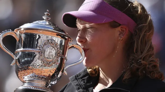 Горячая новость | Мирра Андреева приобрела сумку после победы на Открытом чемпионате Франции