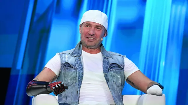 Горячая новость | Костомаров рассказал, что делает сам, несмотря на ограничения