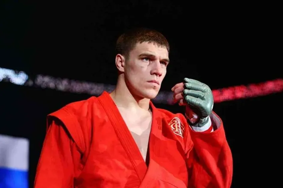 Олейник поздравил Немкова с завоеванием титула Bellator