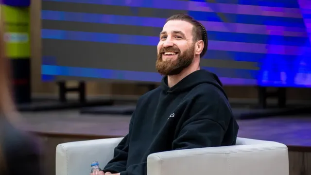 Горячая новость | Анатолий Надратовский не смог поднять треть своего веса на шоу «Титаны»