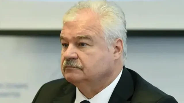 «Тараканьи бега»: Владимир Плющев раскритиковал новое правило в КХЛ