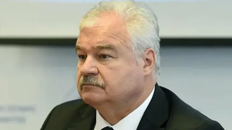 «Тараканьи бега»: Владимир Плющев раскритиковал новое правило в КХЛ