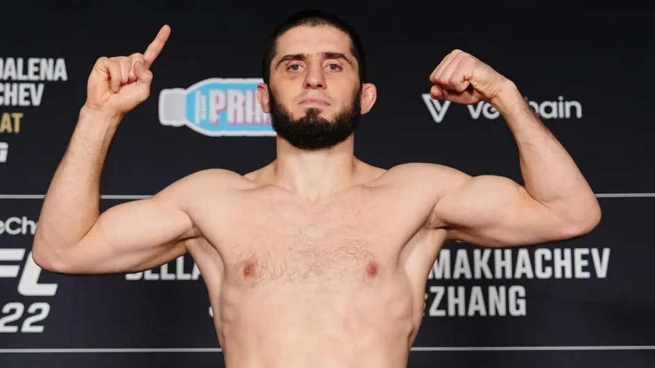 Махачев дал совет бойцам в начале карьеры Махачев дал совет бойцам в начале карьеры