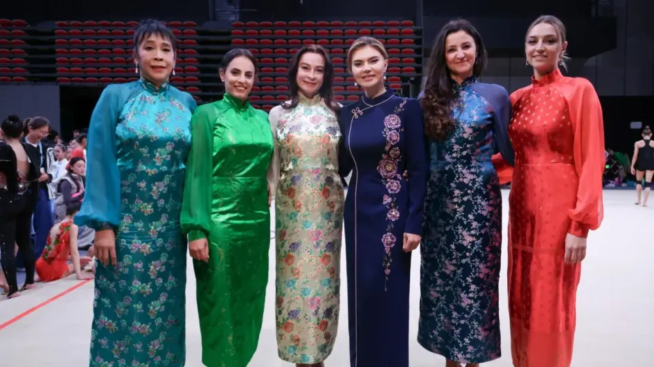 Алина Кабаева показала, в чем ходит в Китае