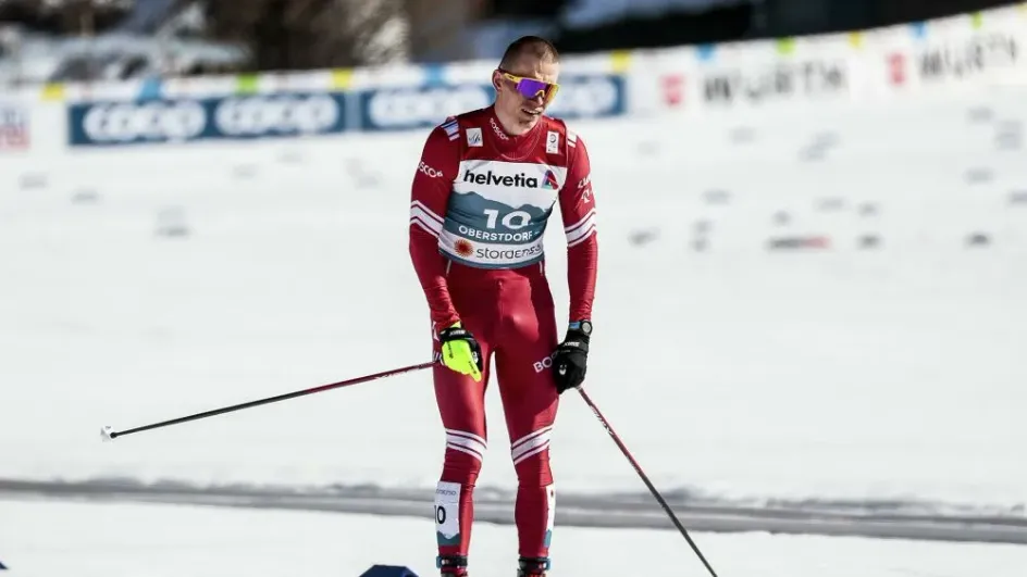 Александр Большунов одержал победу в скиатлоне на чемпионате мира по лыжным гонкам-2021