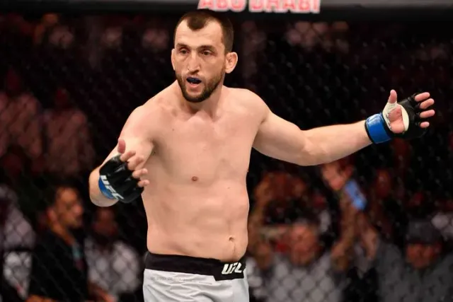 Российский боец Салихов снялся с турнира UFC из-за пневмонии