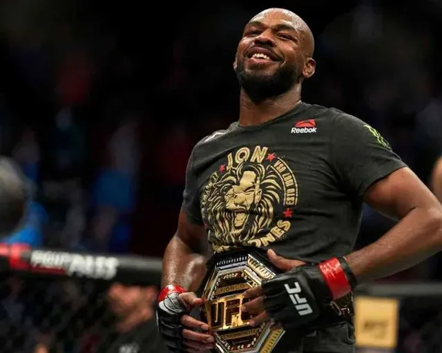 Чемпион UFC Джонс пообещал выиграть титул в тяжелом весе
