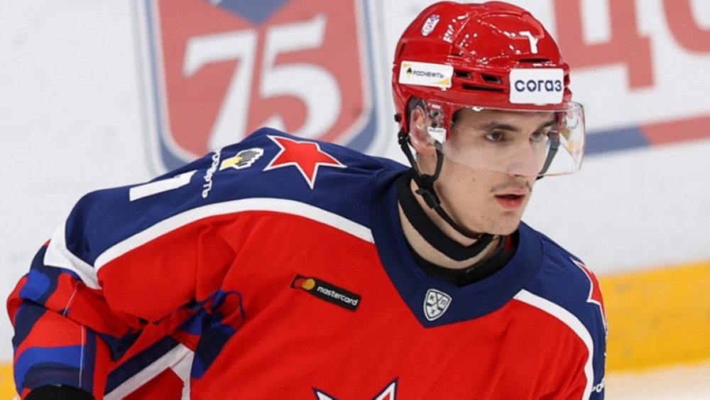 Хоккеист Гуськов переходит из ЦСКА в «Локомотив» Хоккей | Рейтинг БК📊