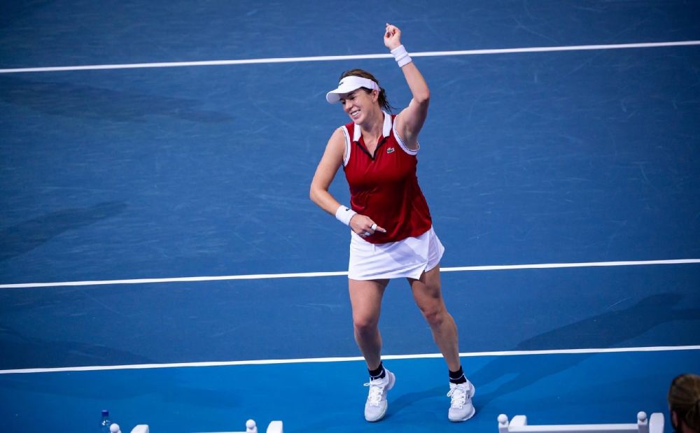 Теннис финал прямая. Сборная России по теннису в Кубке Билли Джин Кинг. Билли Джин теннисистка. Король тенниса. Билли Джин Кинг победила.